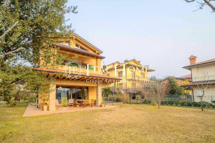 Redona Alta, Vendesi prestigiosa villa singola Bergamo