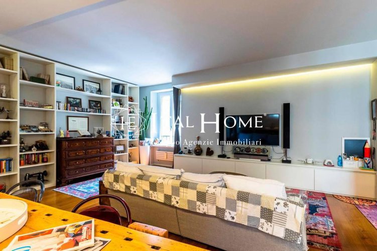 Piazza Pontida, Vendesi soluzione di pregio con balconata Bergamo