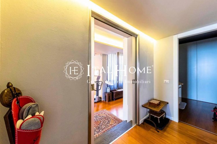 Piazza Pontida, Vendesi soluzione di pregio con balconata Bergamo