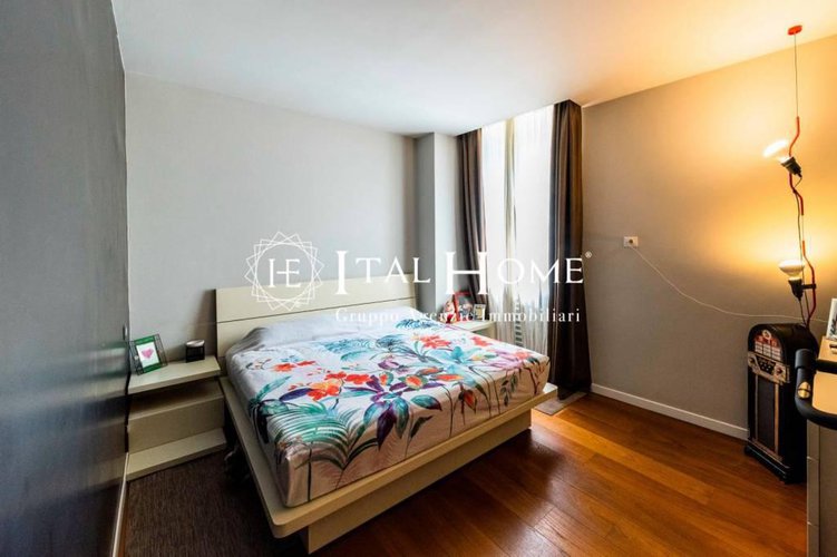 Piazza Pontida, Vendesi soluzione di pregio con balconata Bergamo