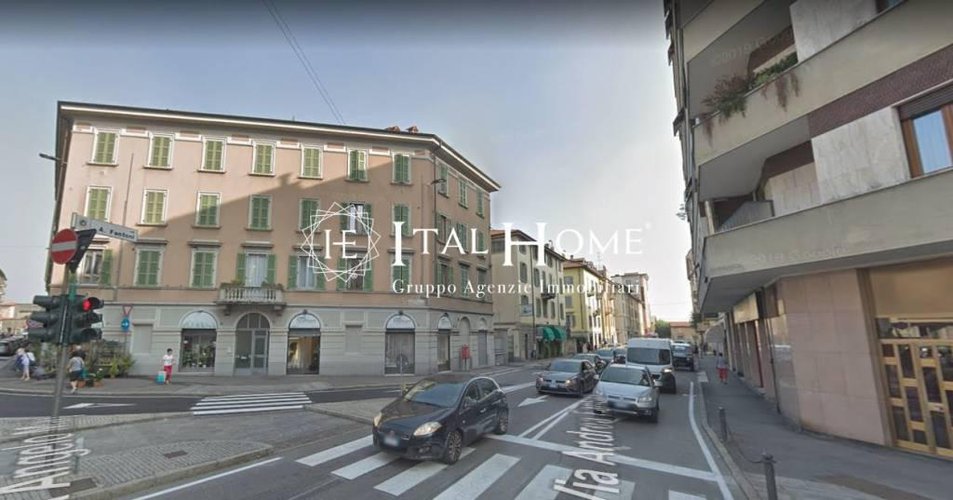 Vicinanze Centro, Vendesi 4 vani + Servizi, posto auto Bergamo