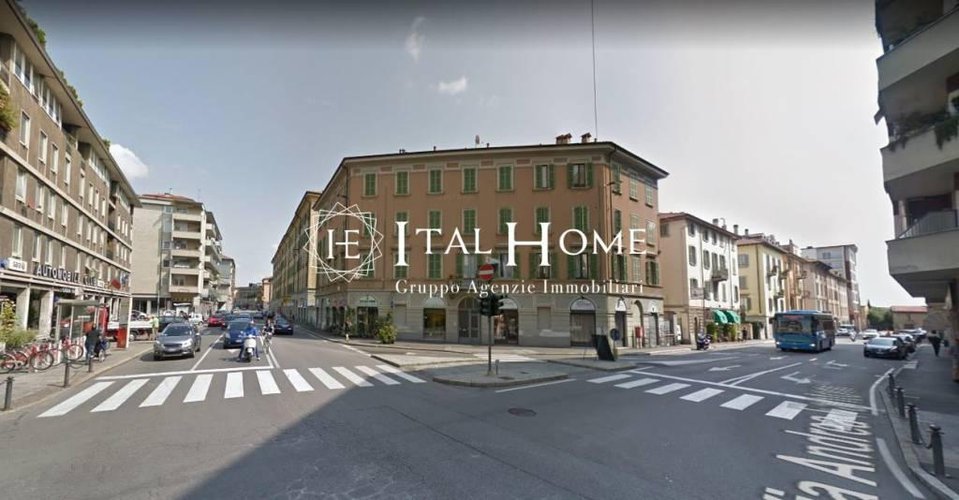 Vicinanze Centro, Vendesi 4 vani + Servizi, posto auto Bergamo