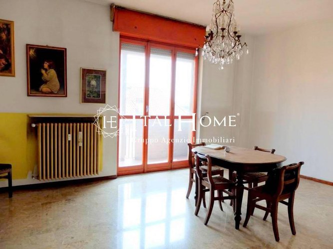 Vicinanze Centro, Vendesi 4 vani + Servizi, posto auto Bergamo