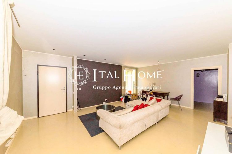 Vendesi "Tipo Villetta" con porticato, grande parco macchine Bergamo