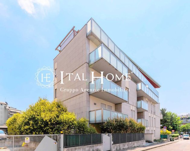 Vendesi "Tipo Villetta" con porticato, grande parco macchine Bergamo