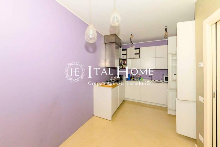 Vendesi "Tipo Villetta" con porticato, grande parco macchine Bergamo