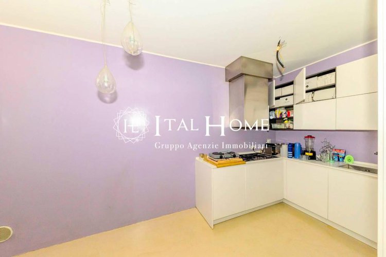 Vendesi "Tipo Villetta" con porticato, grande parco macchine Bergamo