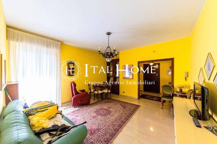 Conca Fiorita, Vendesi grande appartamento con box