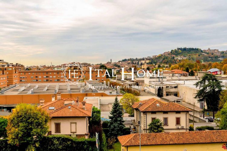 Vendesi meraviglioso Attico, terrazza stellare, Box doppio! Bergamo