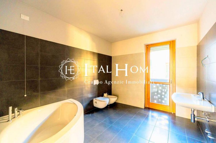 Nuovo, app.to 160 mq + terrazza stellare, incluso box Bergamo