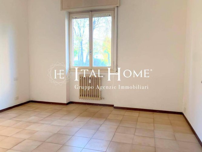 Vendesi Bilocale + Servizi, con cantina inclusa Bergamo