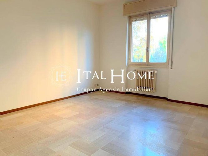 Vendesi Bilocale + Servizi, con cantina inclusa Bergamo