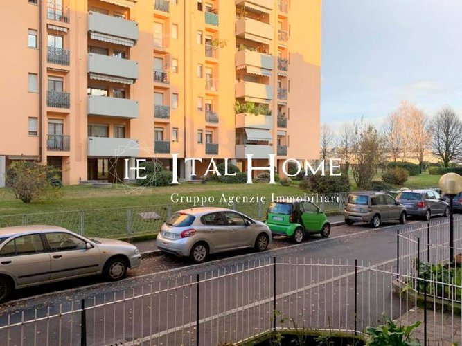 Vendesi Bilocale + Servizi, con cantina inclusa Bergamo