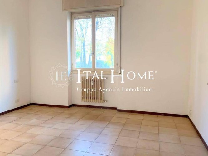 Vendesi Bilocale + Servizi, con cantina inclusa Bergamo