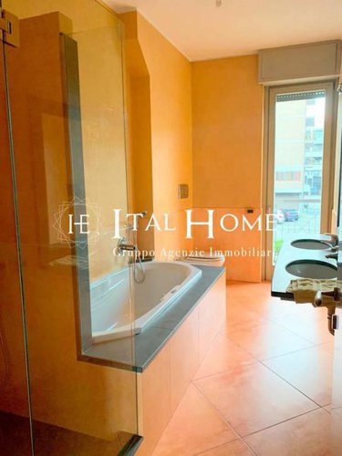 Centralissimo, Vendesi Pentalocale + doppi servizi Bergamo