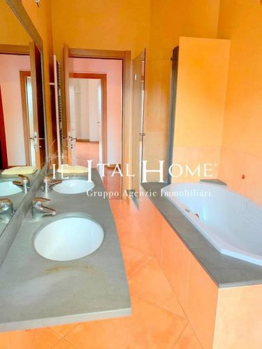 Centralissimo, Vendesi Pentalocale + doppi servizi Bergamo