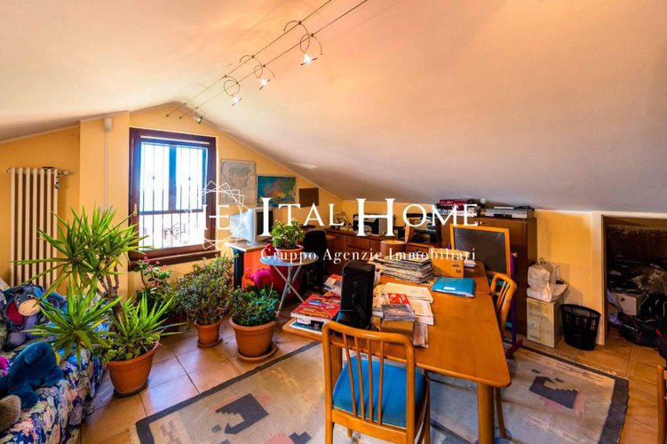 Vendesi immersa nel verde meravigliosa villa Bergamo