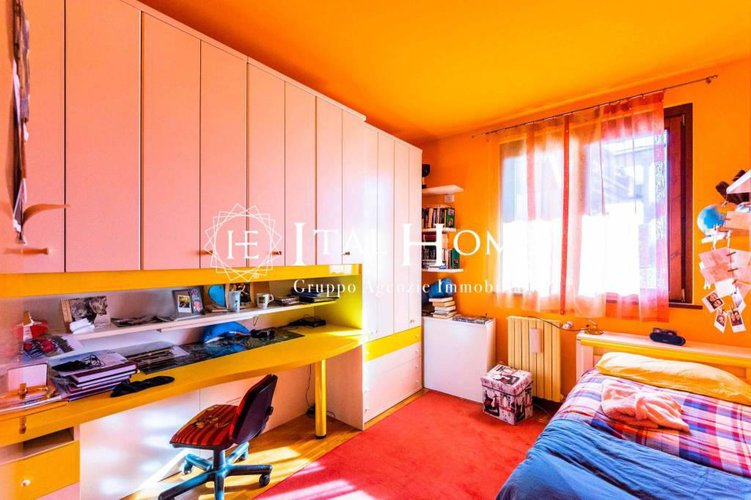 Vendesi immersa nel verde meravigliosa villa Bergamo