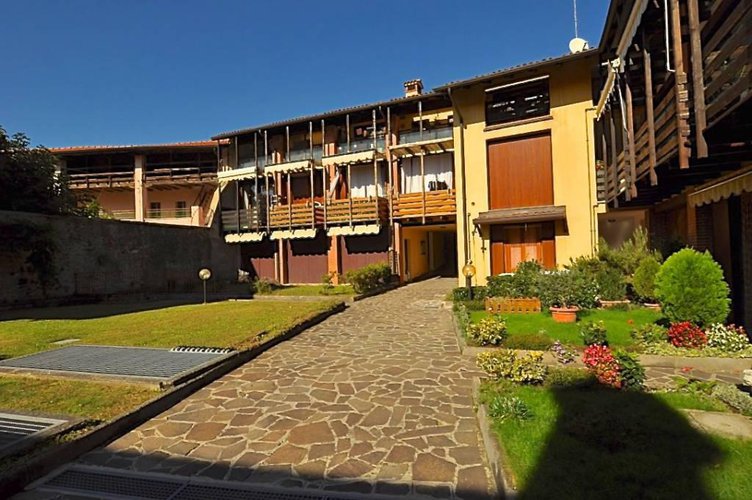 AMPIO BILOCALE CON DOPPIO TERRAZZO VIVIBILE Calusco d'Adda