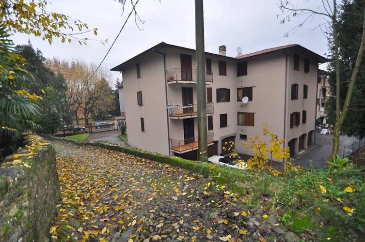 AMPIO TRILOCALE IN VENDITA A VILLA D'ADDA Villa d'Adda