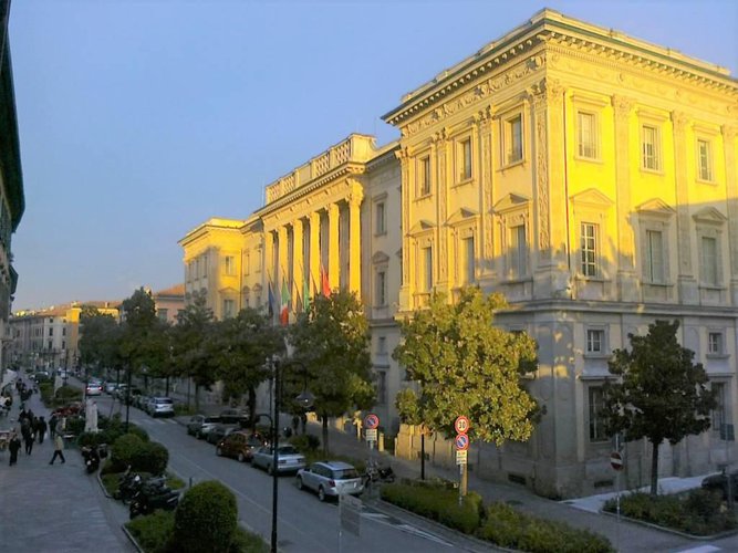 A778P Bergamo negozio centrale centro storico