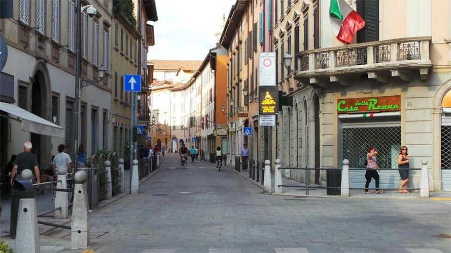 A778P Bergamo negozio centrale centro storico Bergamo