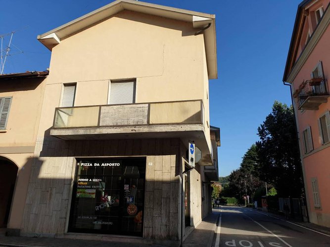 AFFACCIATO SULLA VIA PRINCIPALE DEL CENTRO Imbersago