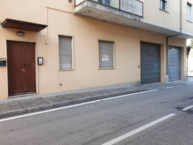 AFFACCIATO SULLA VIA PRINCIPALE DEL CENTRO Imbersago