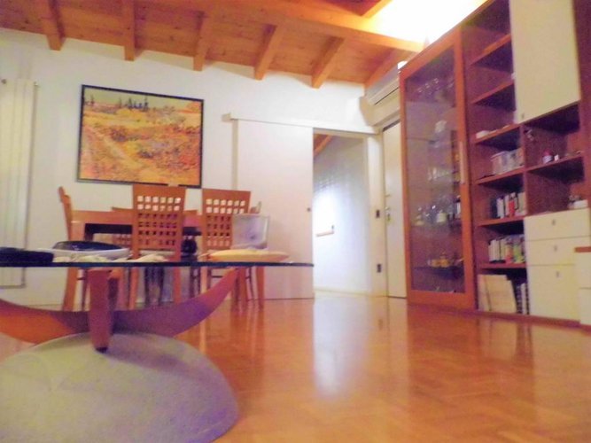 centro paese, zona pregevole, ultimo piano. Per investitori Calcinate