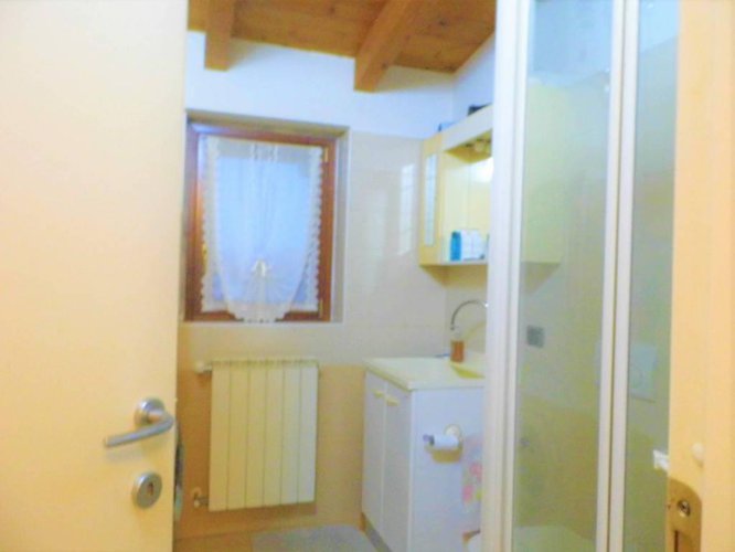 centro paese, zona pregevole, ultimo piano. Per investitori Calcinate