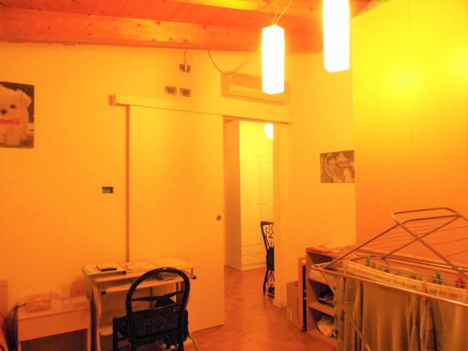 centro paese, zona pregevole, ultimo piano. Per investitori Calcinate