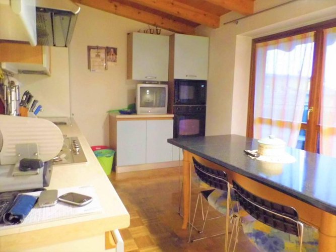 centro paese, zona pregevole, ultimo piano. Per investitori Calcinate