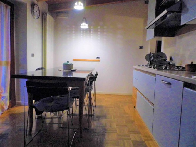 centro paese, zona pregevole, ultimo piano. Per investitori Calcinate