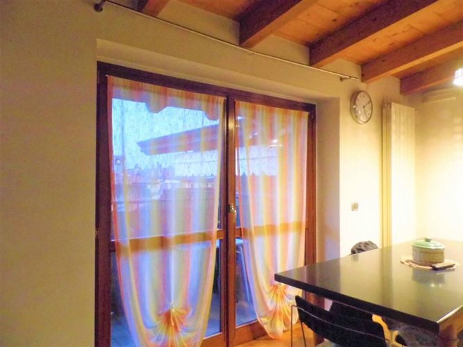 centro paese, zona pregevole, ultimo piano. Per investitori Calcinate