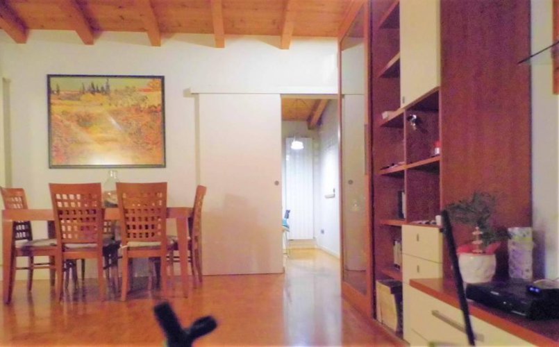 centro paese, zona pregevole, ultimo piano. Per investitori Calcinate