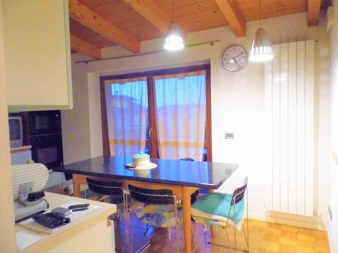 centro paese, zona pregevole, ultimo piano. Per investitori Calcinate