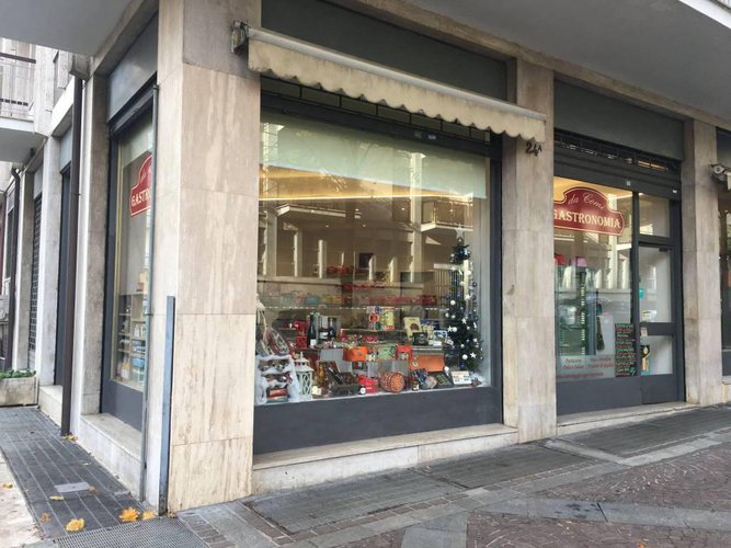 affittiamo locale gastronomia