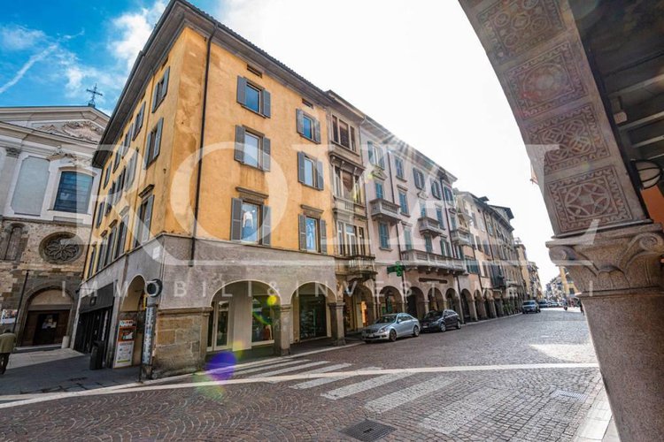 Piazza Pontida - Quadrilocale ristrutturato Bergamo