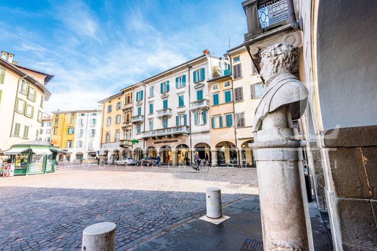 Piazza Pontida - Quadrilocale ristrutturato Bergamo