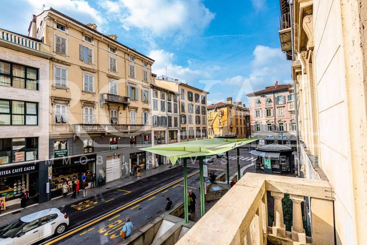 Adiacenze Via XX Settembre - Quadrilocale ristrutturato Bergamo