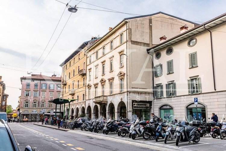 Adiacenze Via XX Settembre - Quadrilocale ristrutturato Bergamo