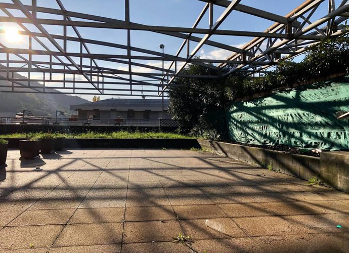 CENTRALISSIMO NEGOZIO/UFFICIO CON AREA ESTERNA DI 150 MQ Nembro