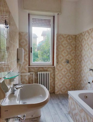 Quadrilocale con box, cantina e posto auto. Affare! Nembro