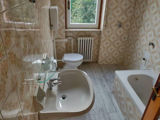 Quadrilocale con box, cantina e posto auto. Affare! Nembro