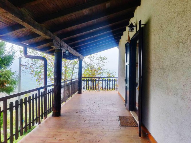 Villa unifamiliare immersa nel vedere con terreno Albino