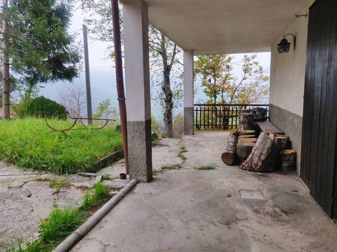 Villa unifamiliare immersa nel vedere con terreno Albino