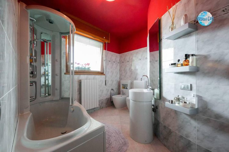 Grazioso quadrilocale con box doppio, arredato! Nembro