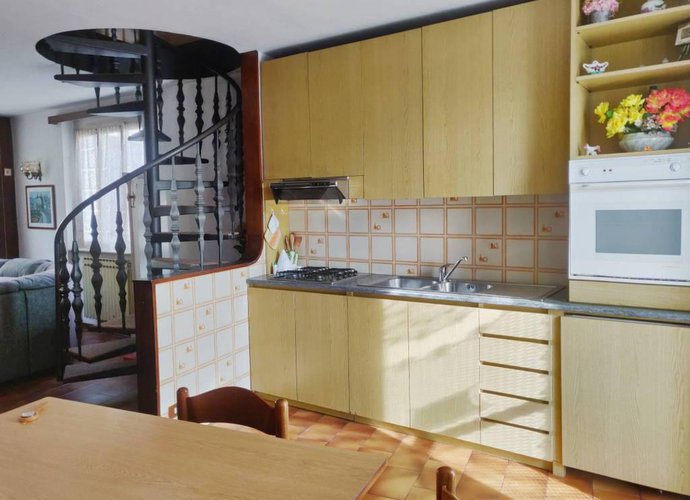 Villetta a schiera di testa con giardinetto Albino