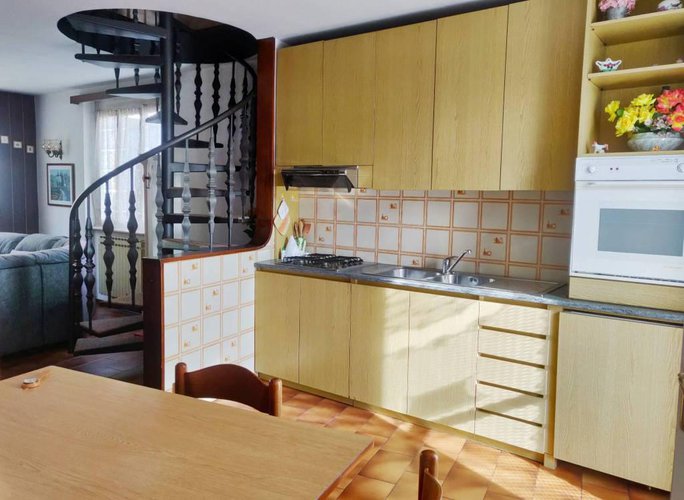 Villetta a schiera di testa con giardinetto Albino