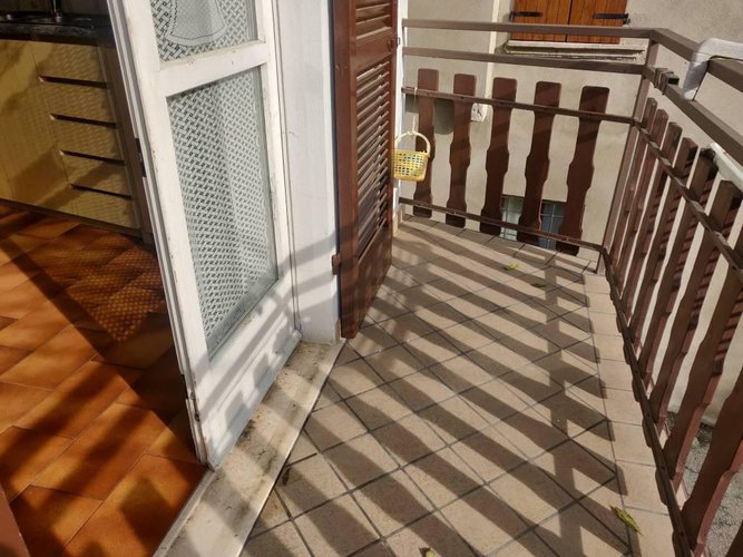 Villetta a schiera di testa con giardinetto Albino